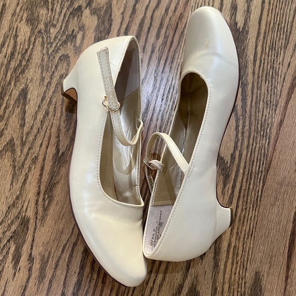 Ivory Nina Seely shoes size big kid 6, adult 8 - Picture 4 of 4